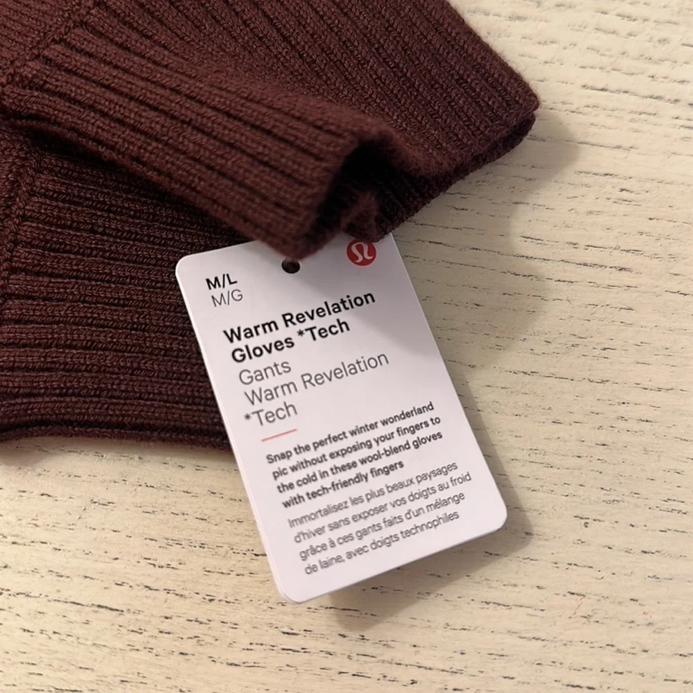 Lululemon Warm Revelation Gloves Tech M/L NWT $52 merino wool burgundy